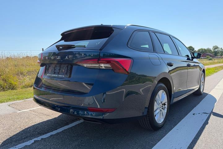 Blå Skoda Octavia fra 2021