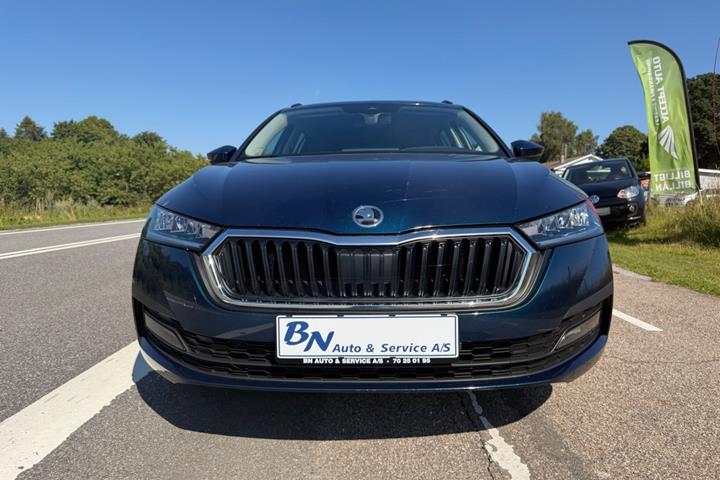 Blå Skoda Octavia fra 2021