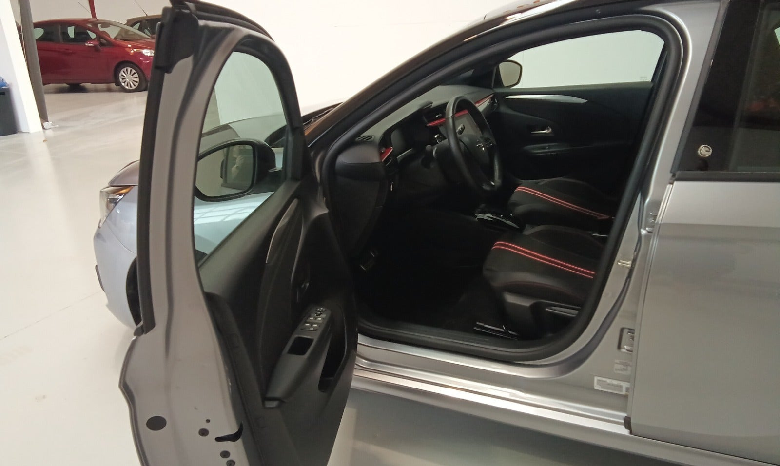 Sølv Opel Corsa-e fra 2023