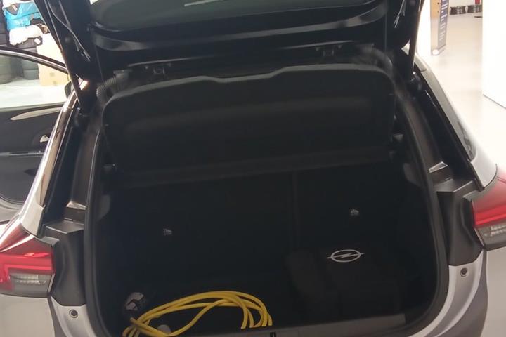 Sølv Opel Corsa-e fra 2023