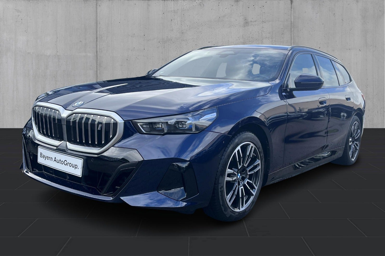 Blå BMW i5 fra 2026
