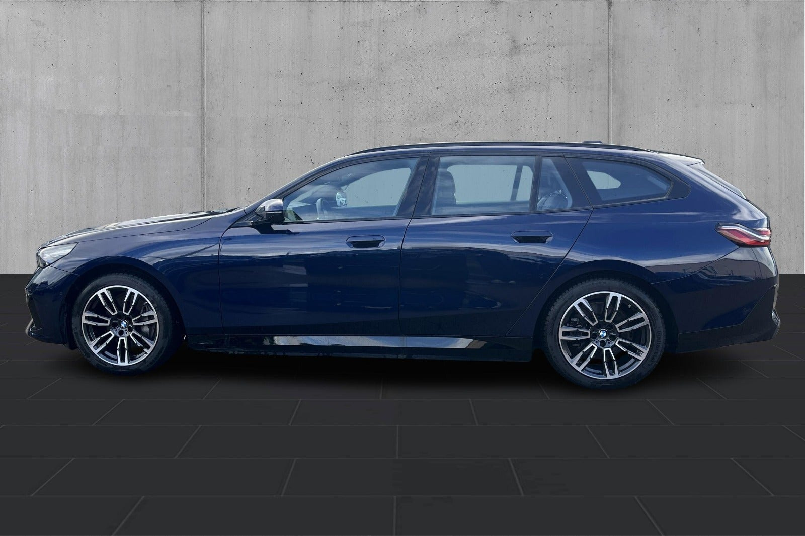 Blå BMW i5 fra 2026