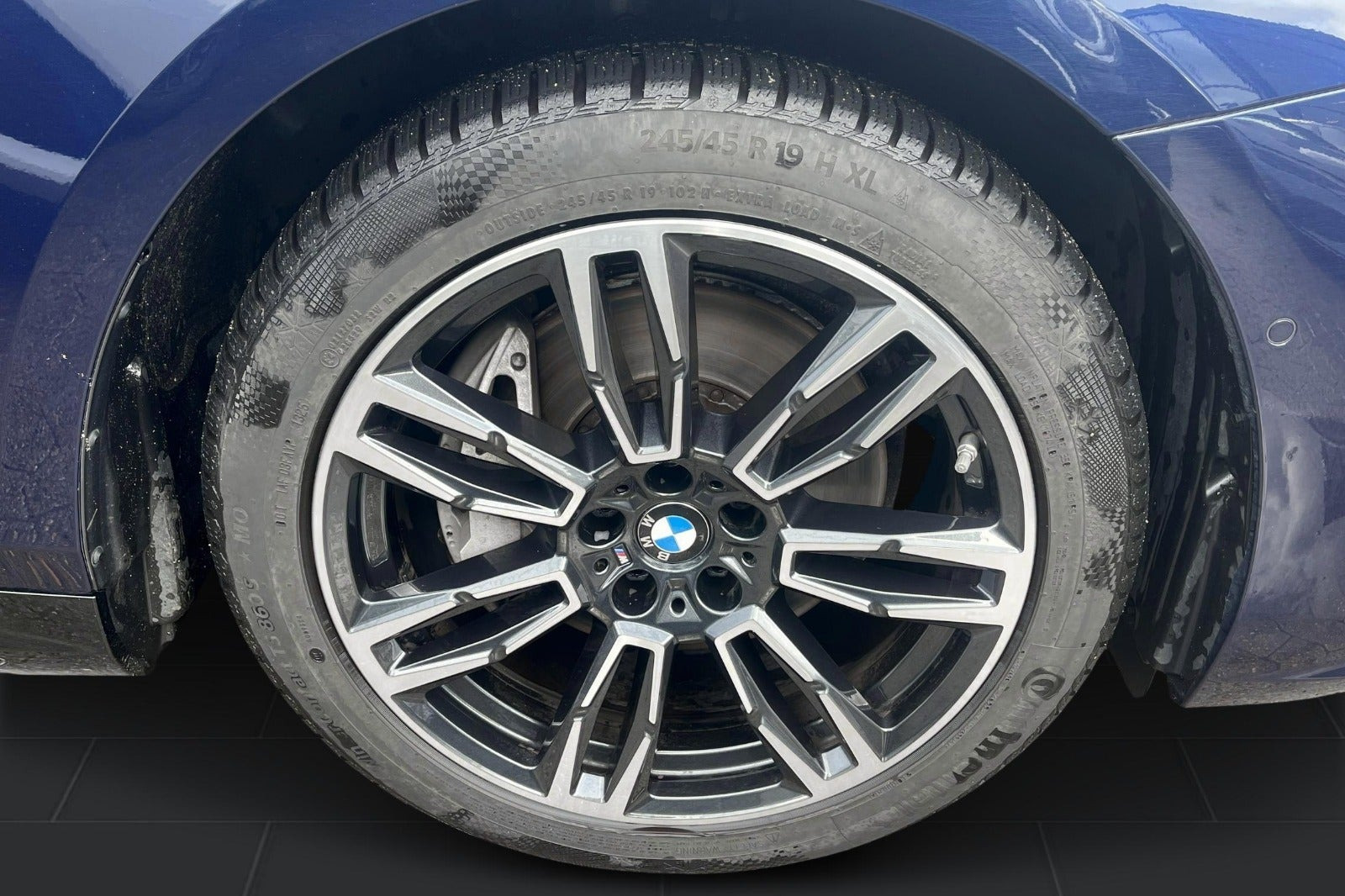 Blå BMW i5 fra 2026