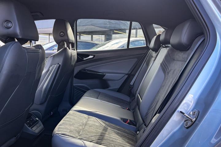 Sølv VW ID.4 fra 2025