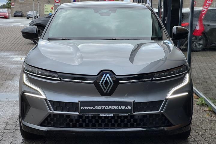 Grå Renault Megane E-Tech fra 2023