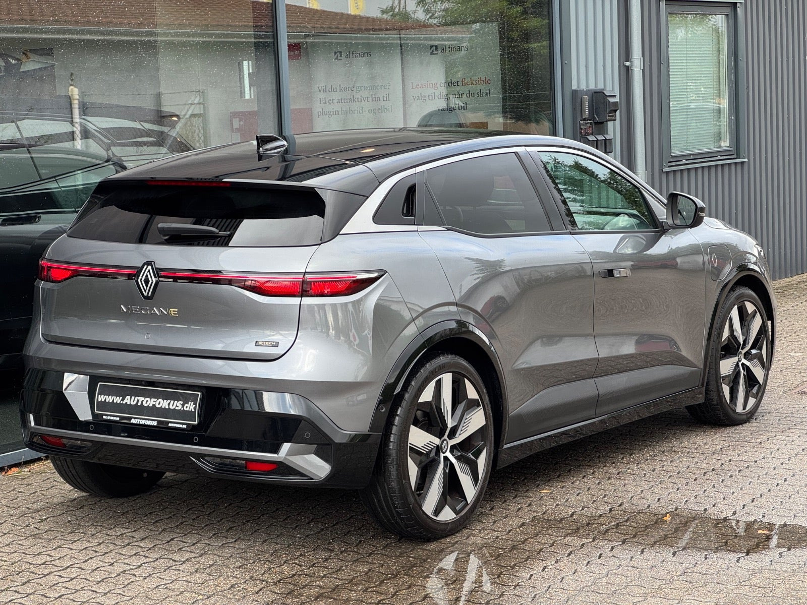Grå Renault Megane E-Tech fra 2023