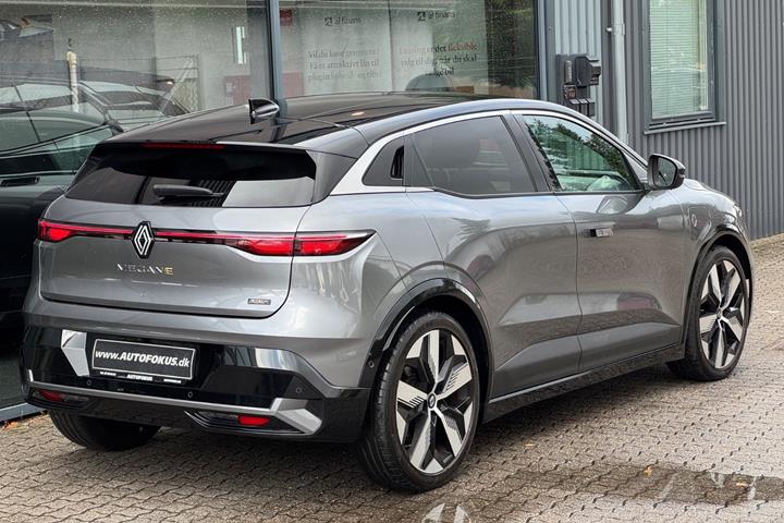 Grå Renault Megane E-Tech fra 2023