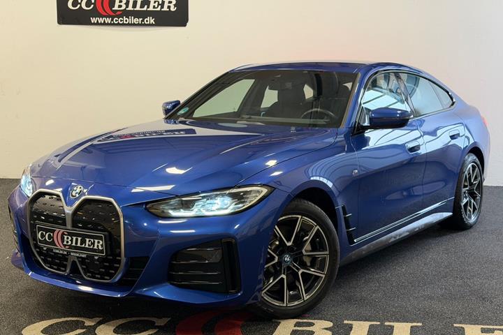 Blå BMW i4 fra 2024