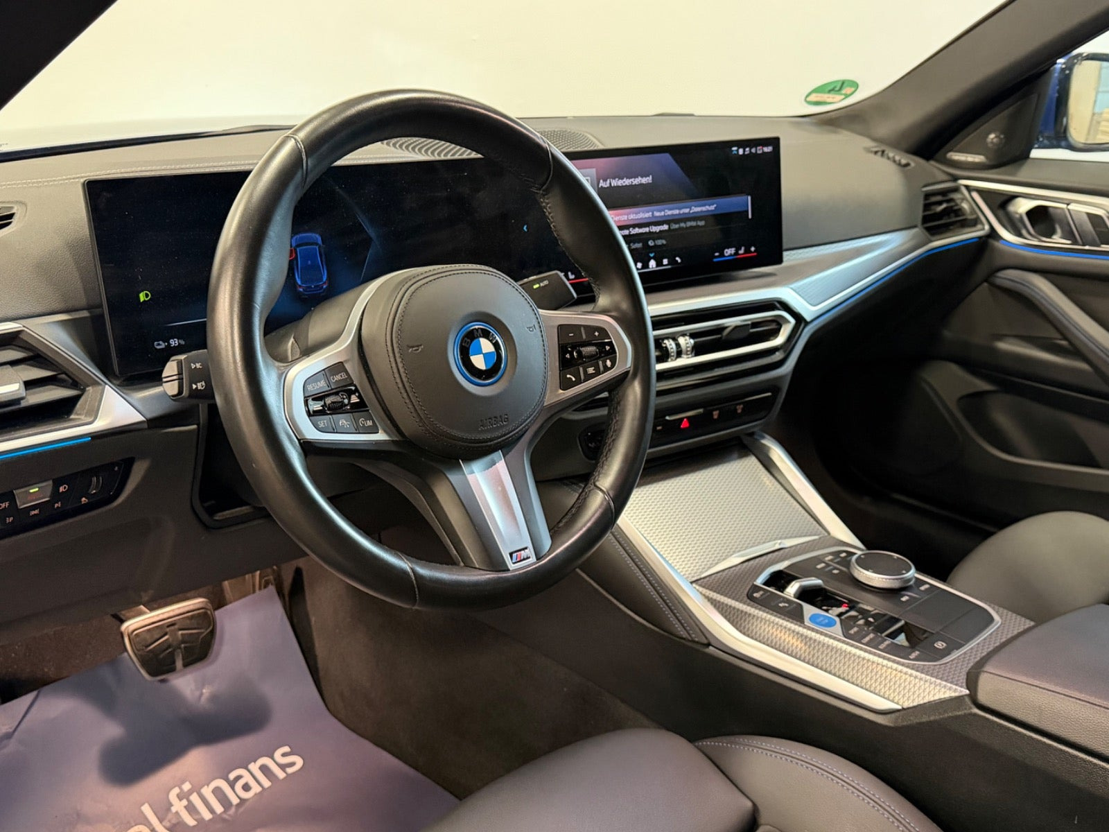 Blå BMW i4 fra 2024