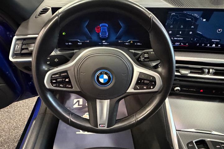 Blå BMW i4 fra 2024