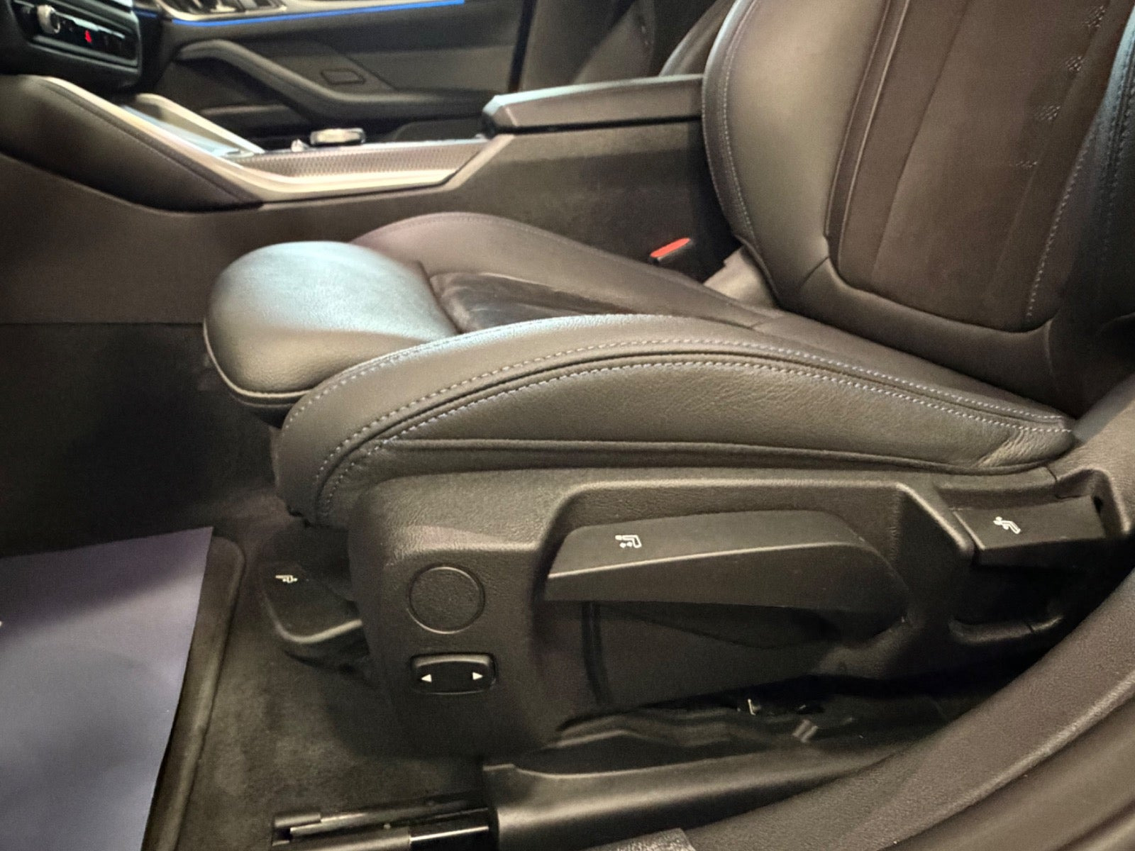 Blå BMW i4 fra 2024