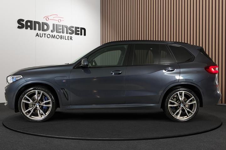 Grå BMW X5 fra 2020
