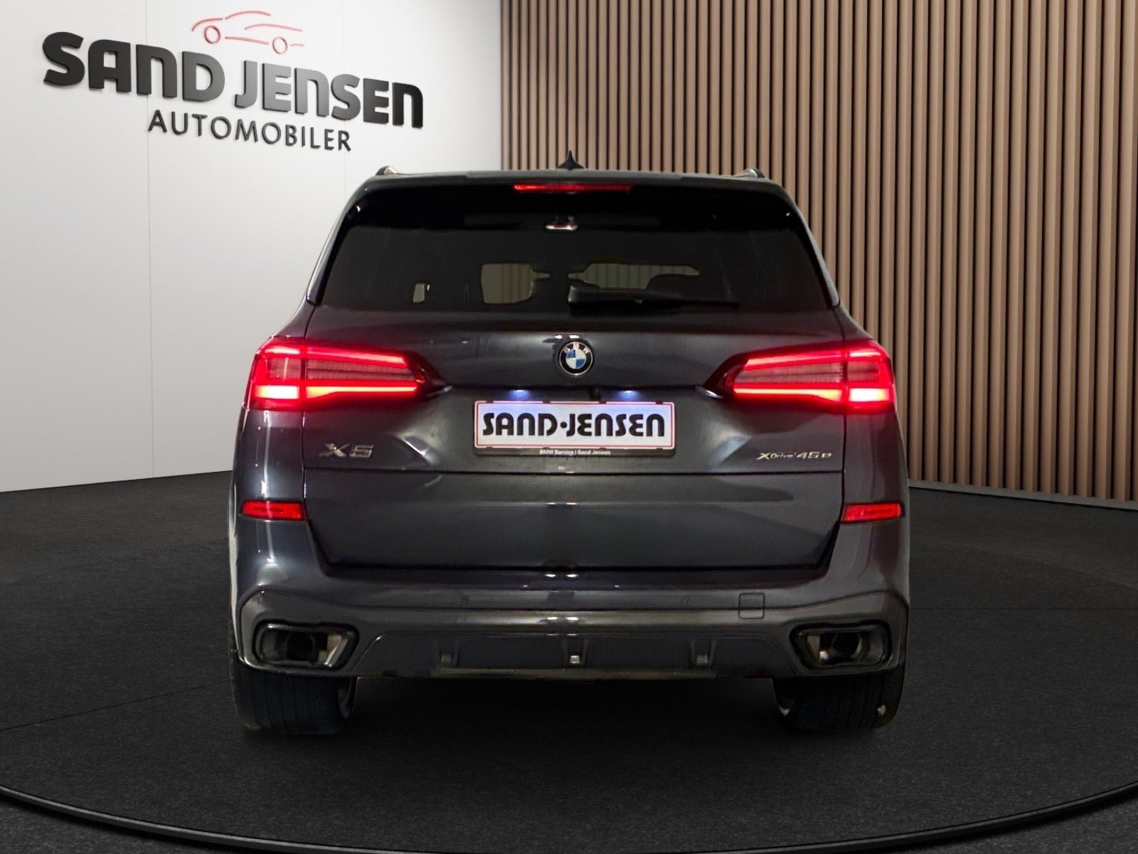 Grå BMW X5 fra 2020