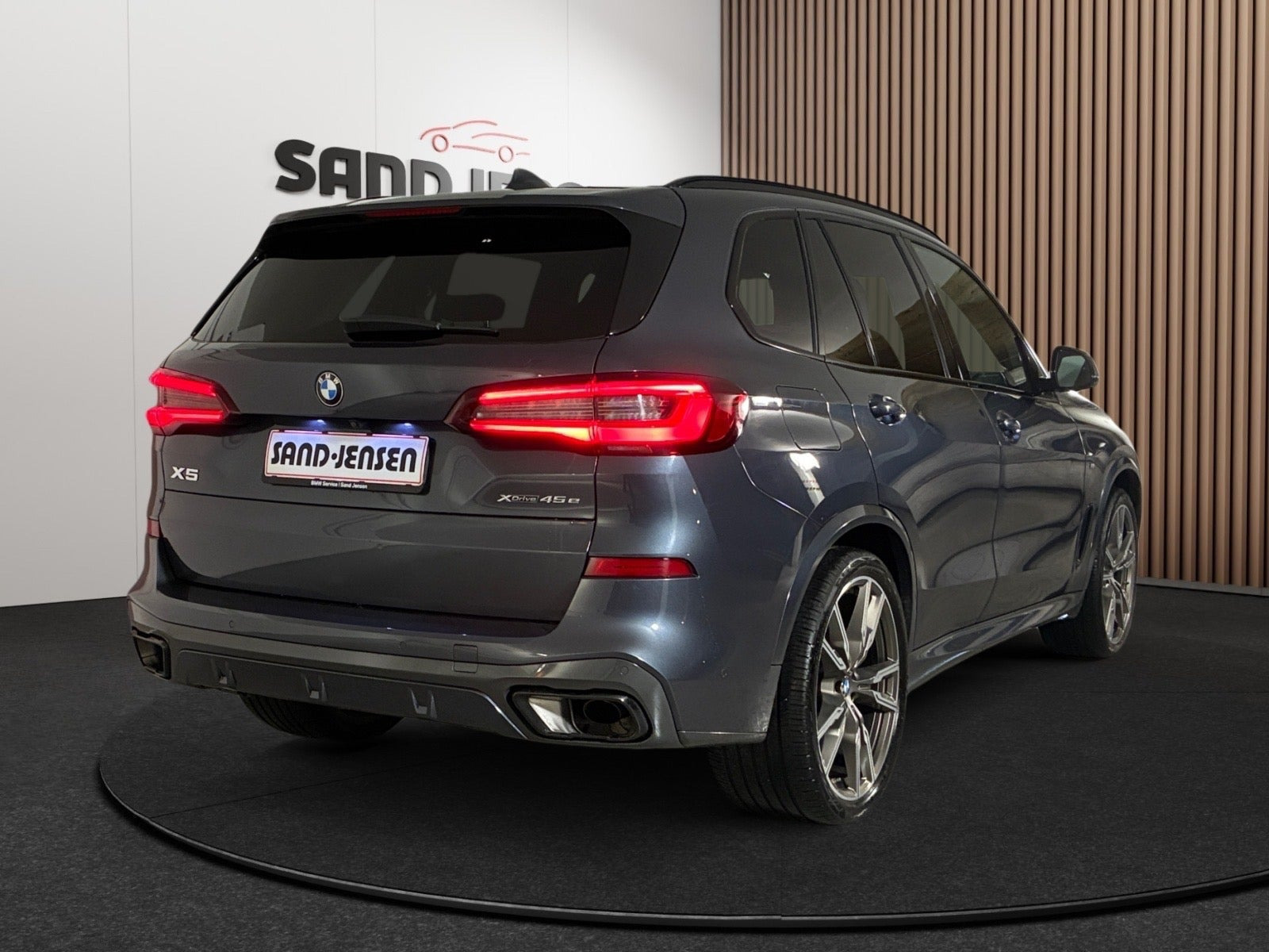 Grå BMW X5 fra 2020