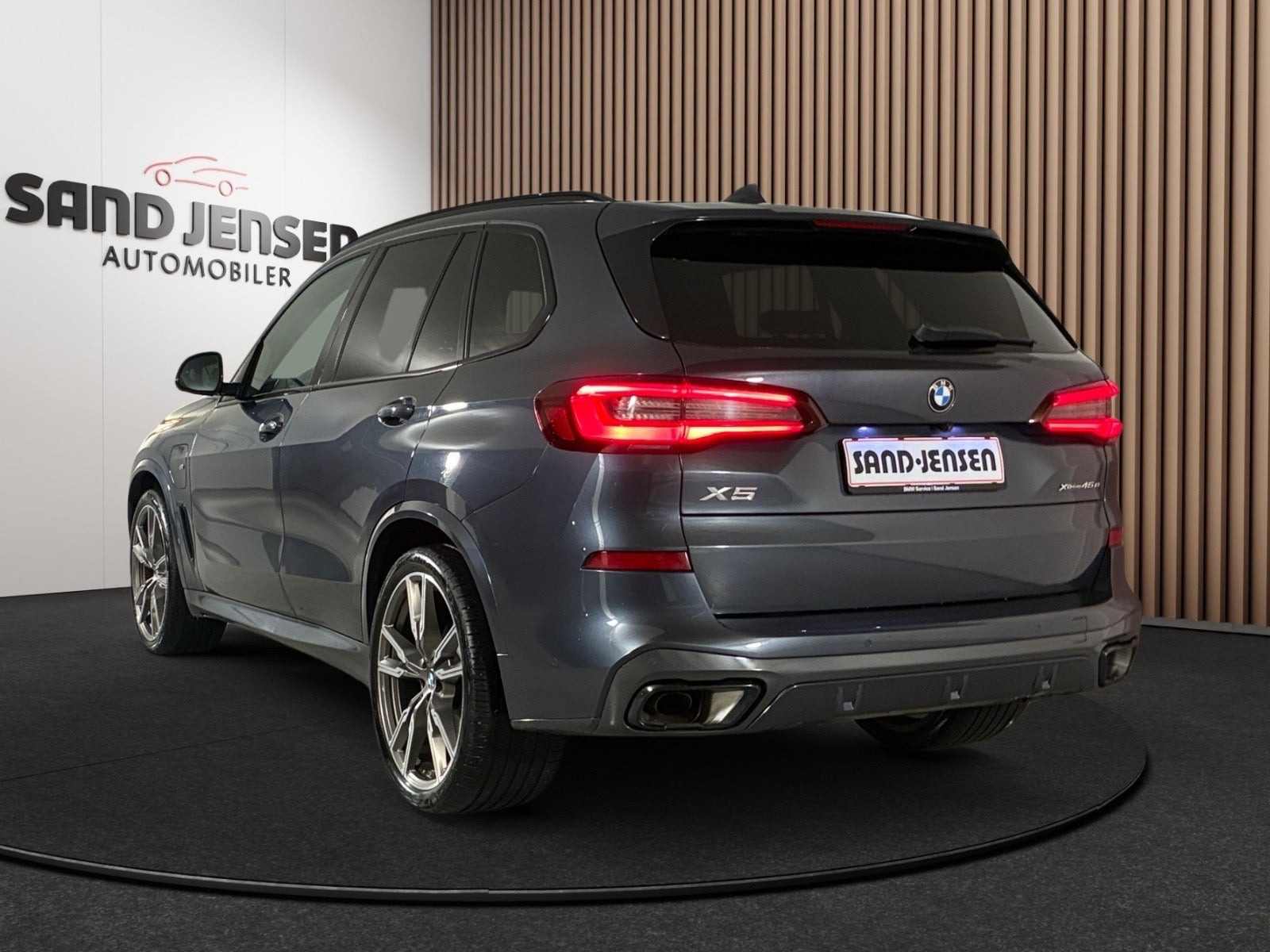 Grå BMW X5 fra 2020