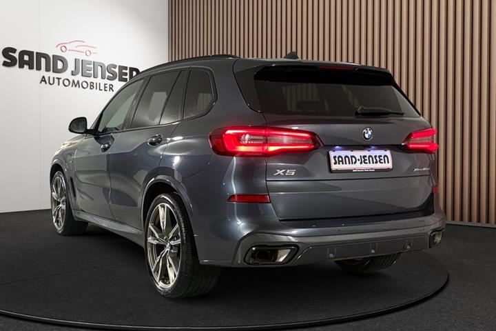 Grå BMW X5 fra 2020