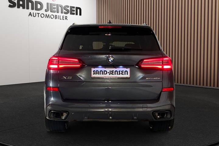 Grå BMW X5 fra 2020