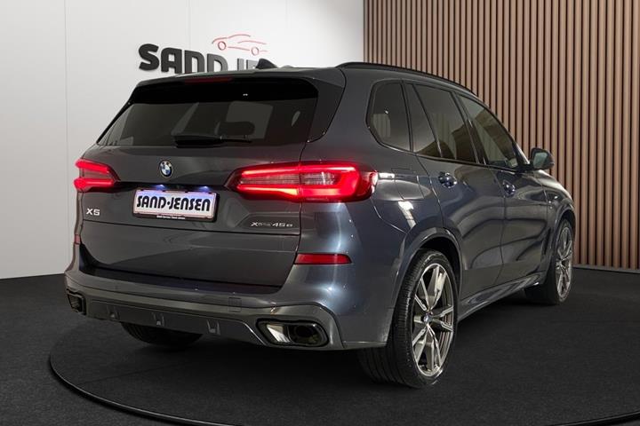 Grå BMW X5 fra 2020
