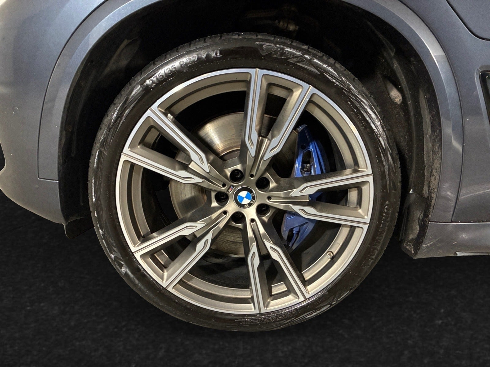 Grå BMW X5 fra 2020