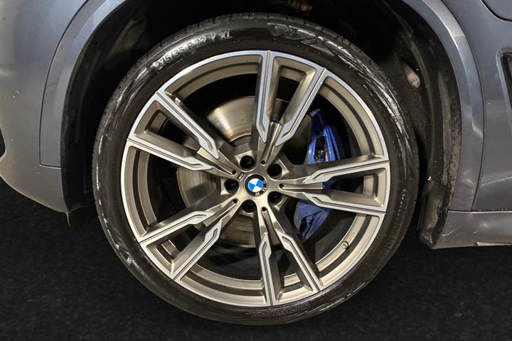 Grå BMW X5 fra 2020