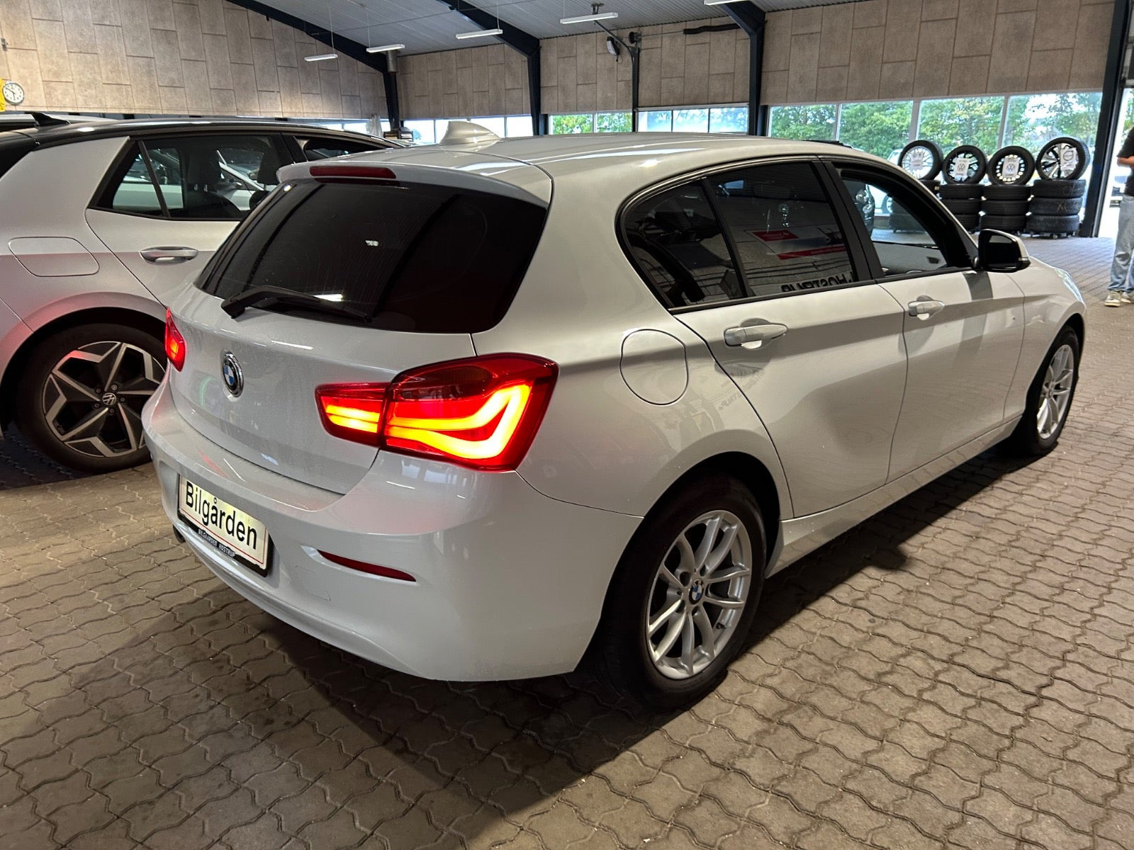 Hvid BMW 118d fra 2018