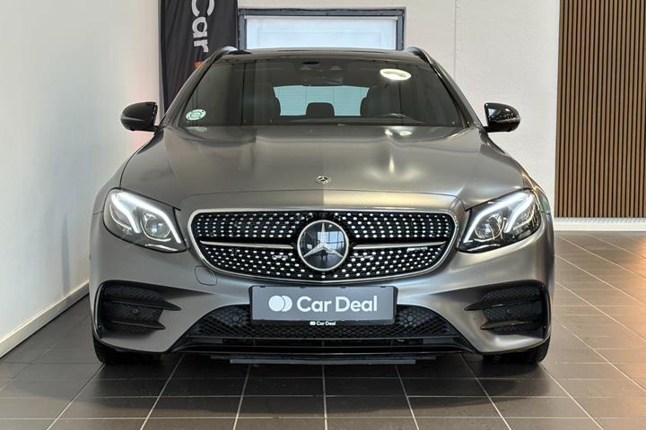 Grå Mercedes E53 fra 2019