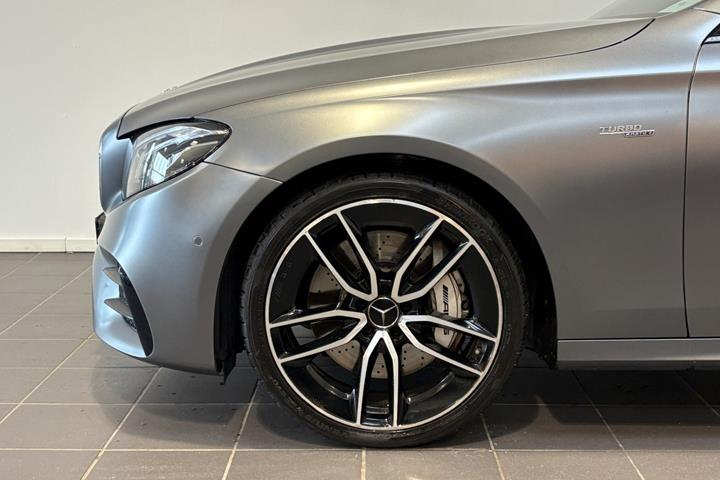 Grå Mercedes E53 fra 2019