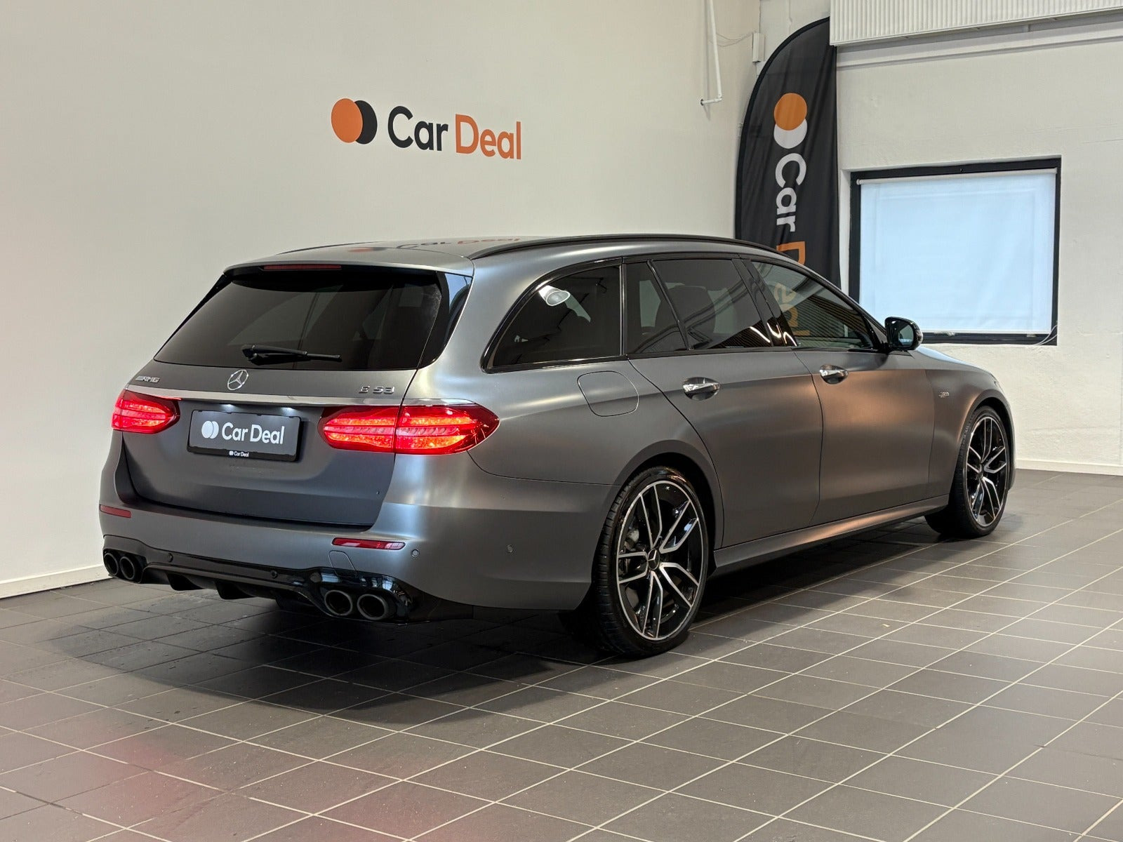 Grå Mercedes E53 fra 2019