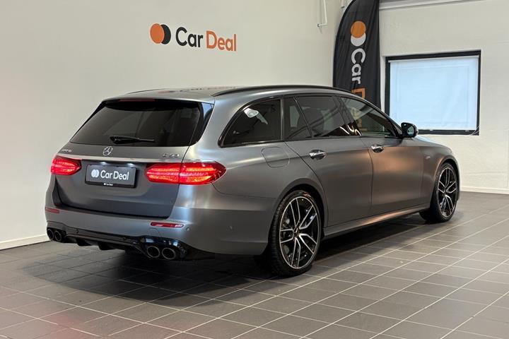 Grå Mercedes E53 fra 2019