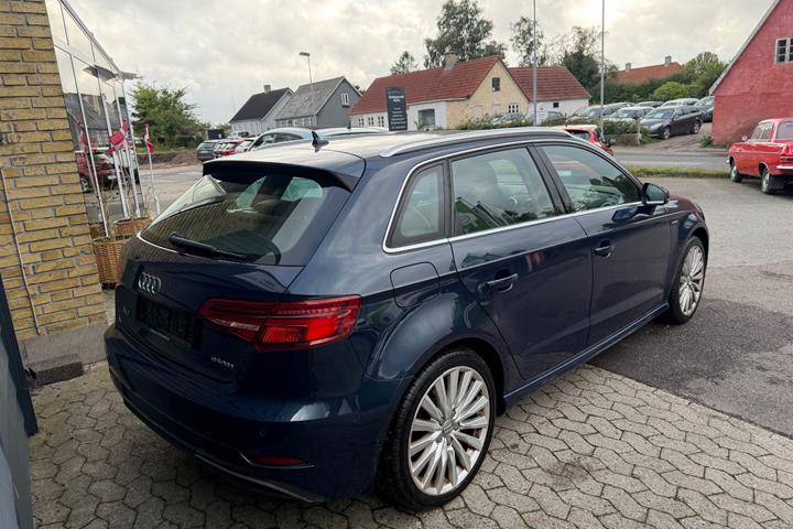 Blå Audi A3 fra 2018