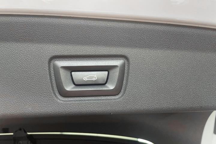 Hvid BMW i4 fra 2023