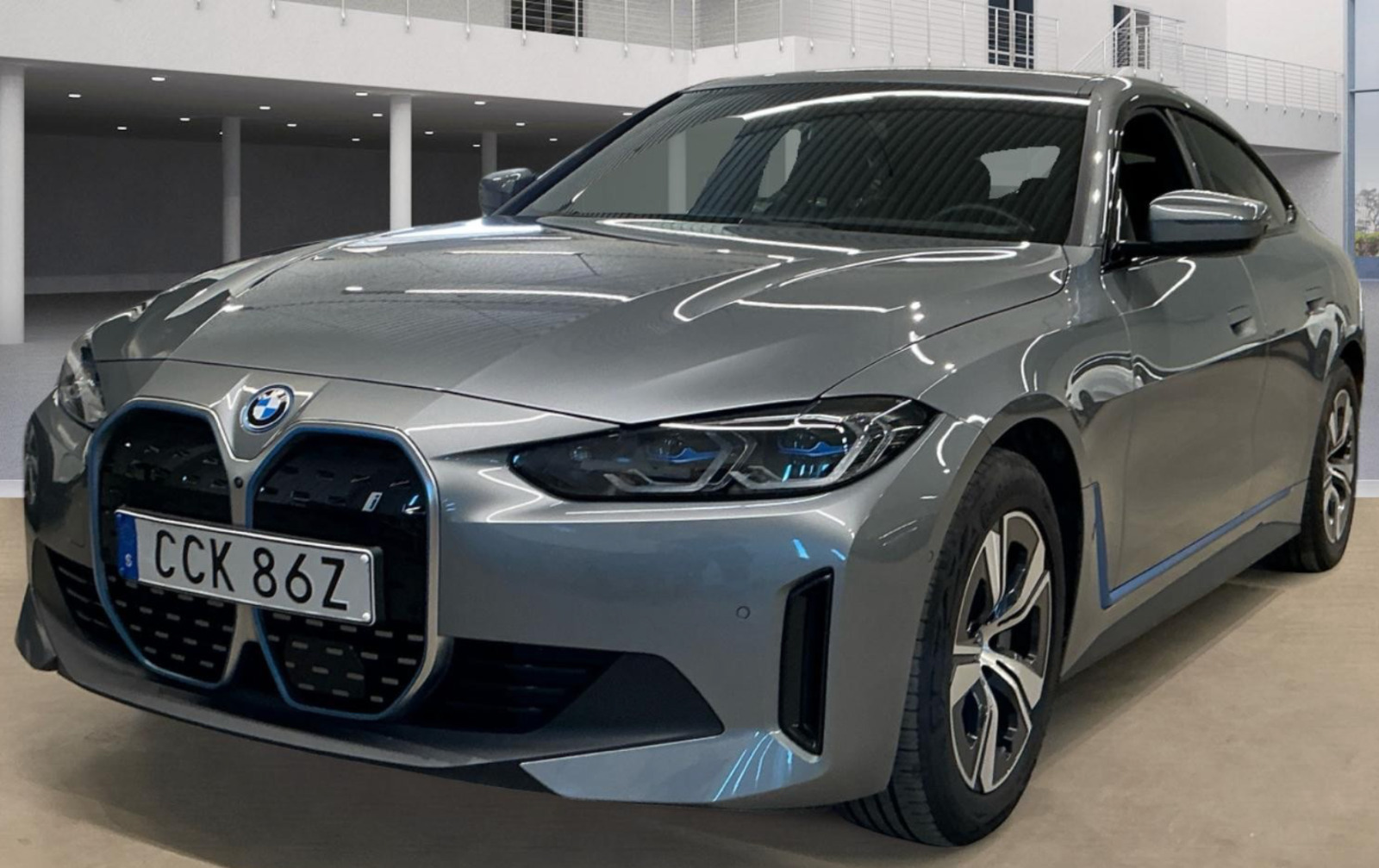 Grå BMW i4 fra 2024