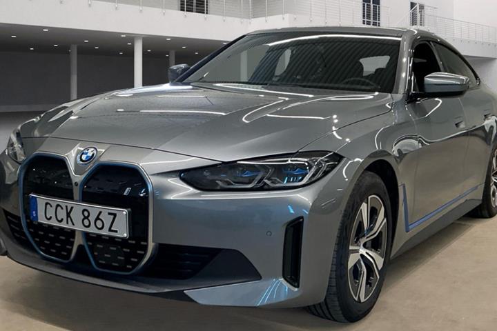 Grå BMW i4 fra 2024