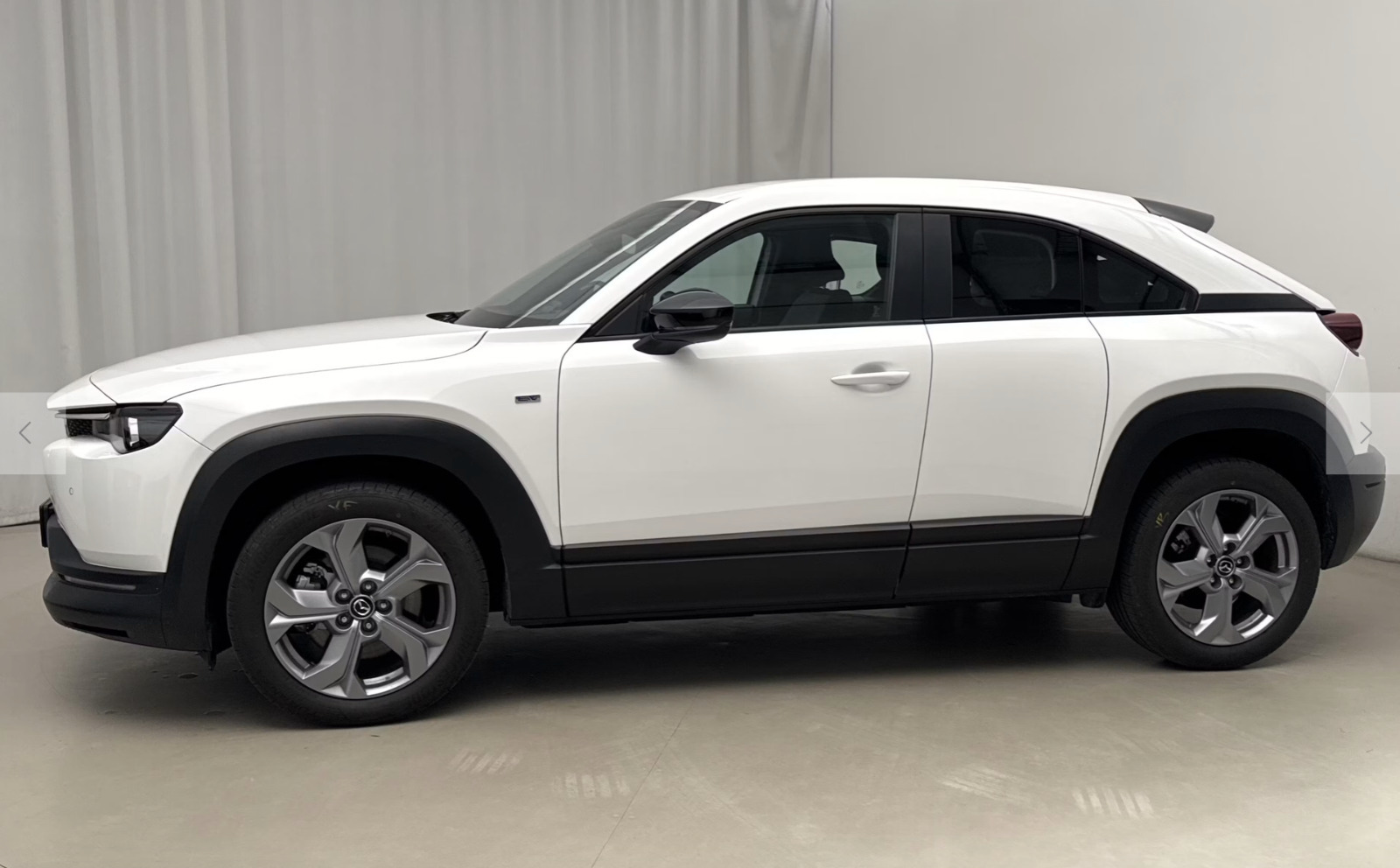 Hvid Mazda MX-30 fra 2023