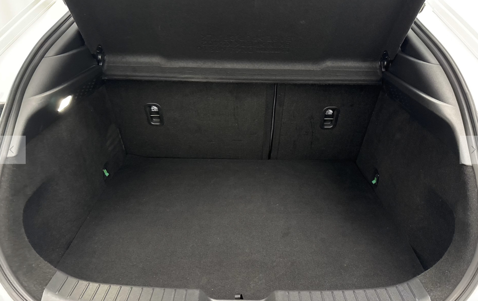 Hvid Mazda MX-30 fra 2023
