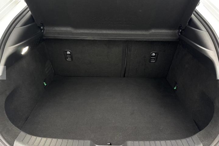 Hvid Mazda MX-30 fra 2023