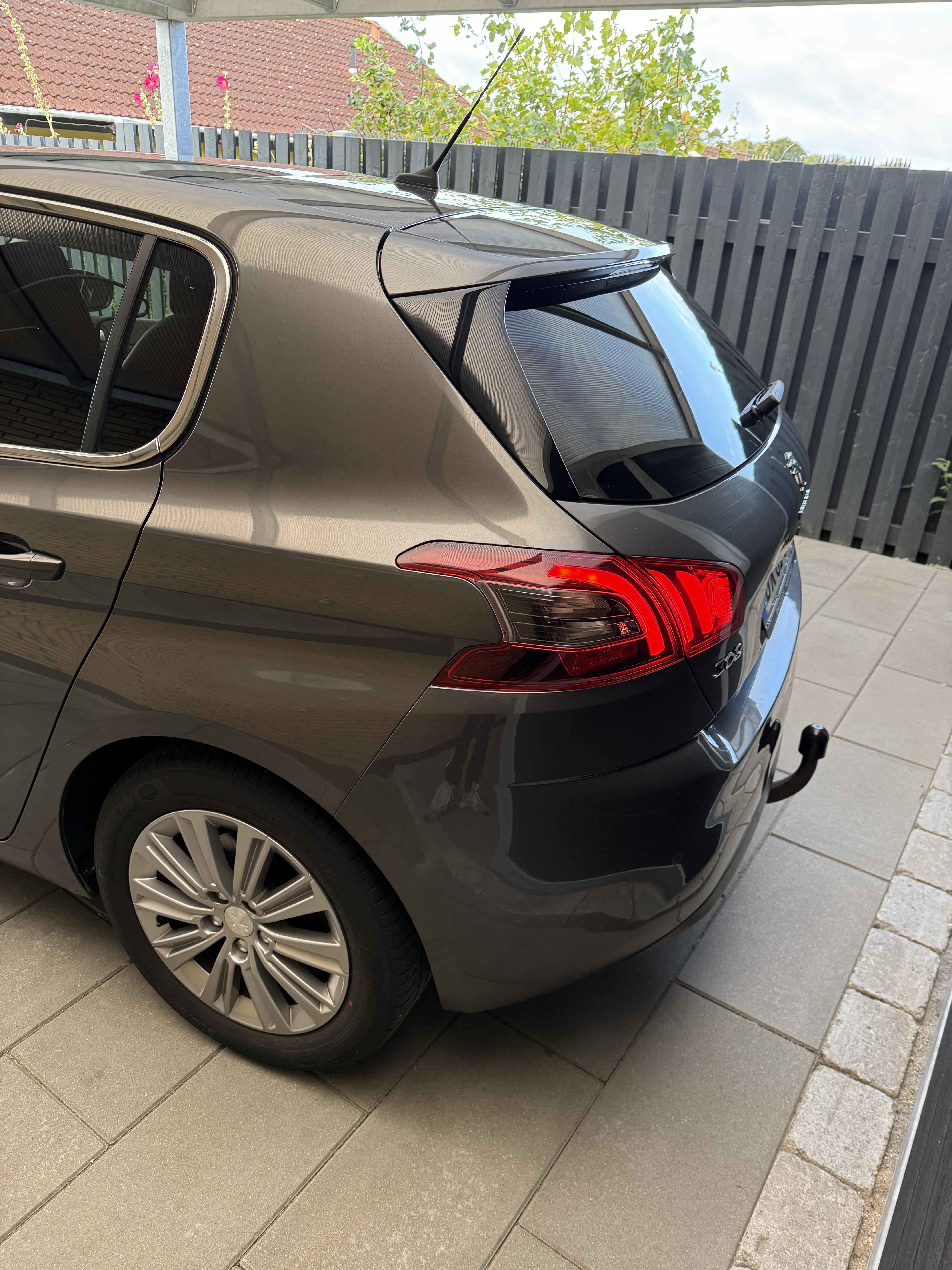 Grå Peugeot 308 fra 2018