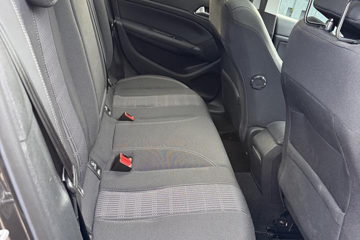 Grå Peugeot 308 fra 2018