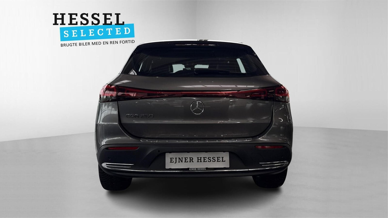 Grå Mercedes EQA250+ fra 2021