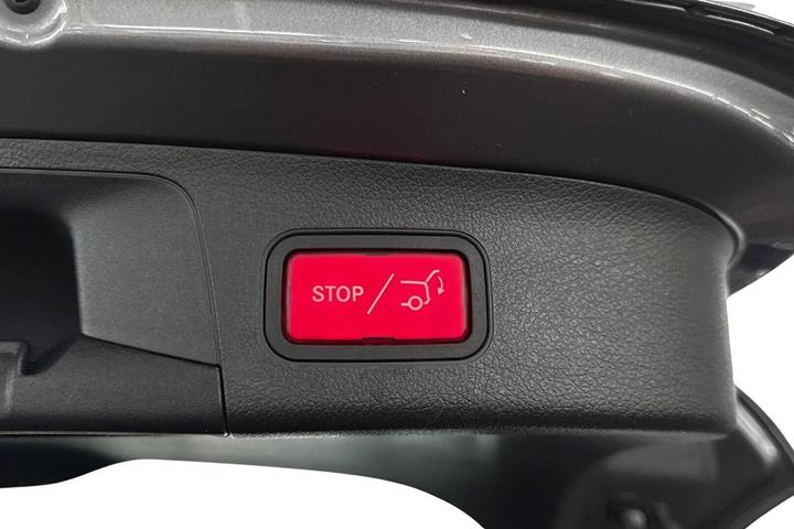 Grå Mercedes EQA250+ fra 2021