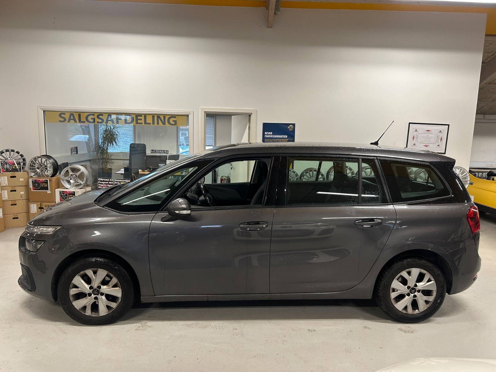 Grå Citroën Grand C4 Picasso fra 2018