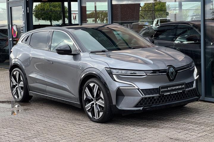 Grå Renault Megane E-Tech fra 2023