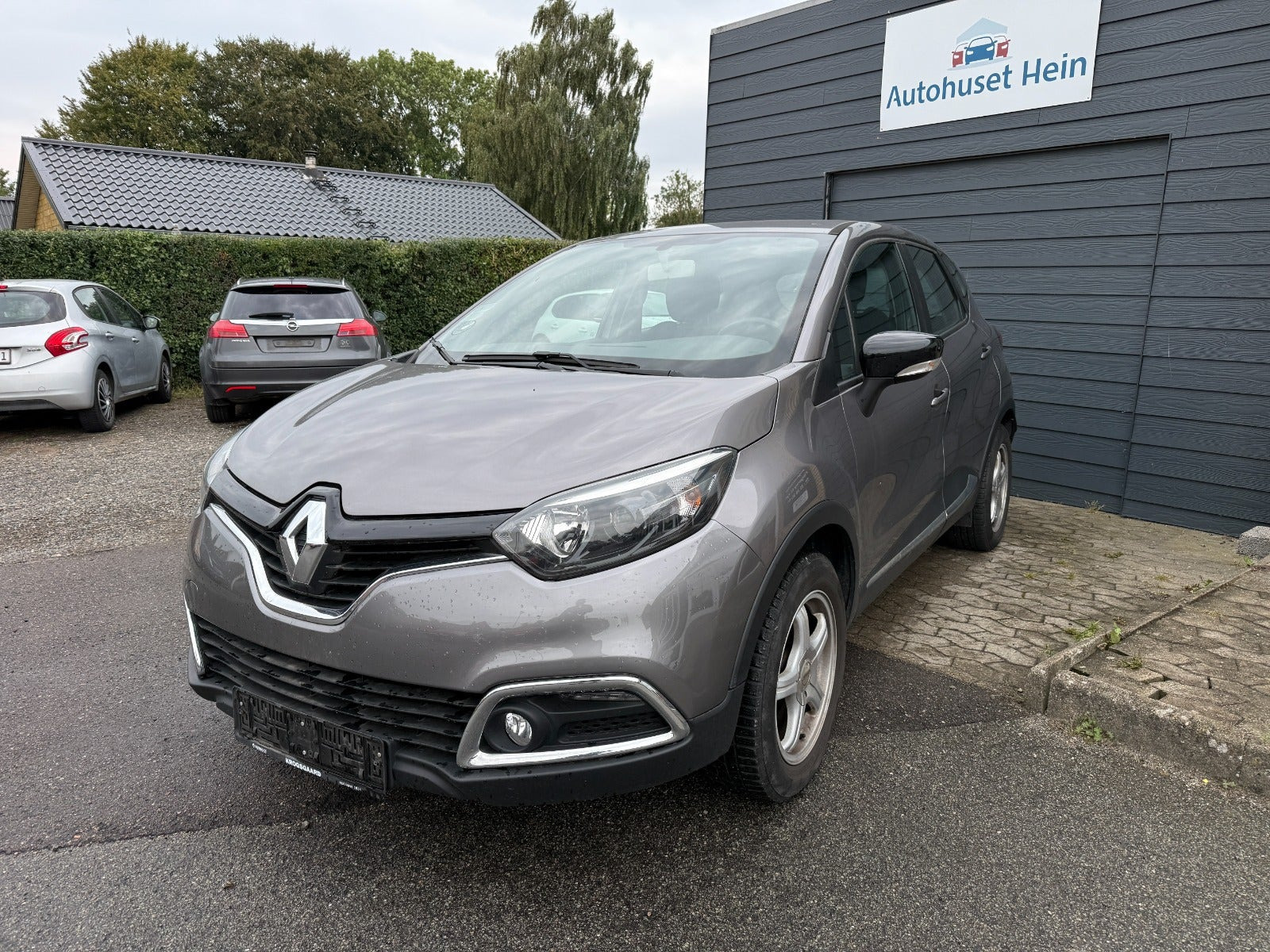 Grå Renault Captur fra 2016