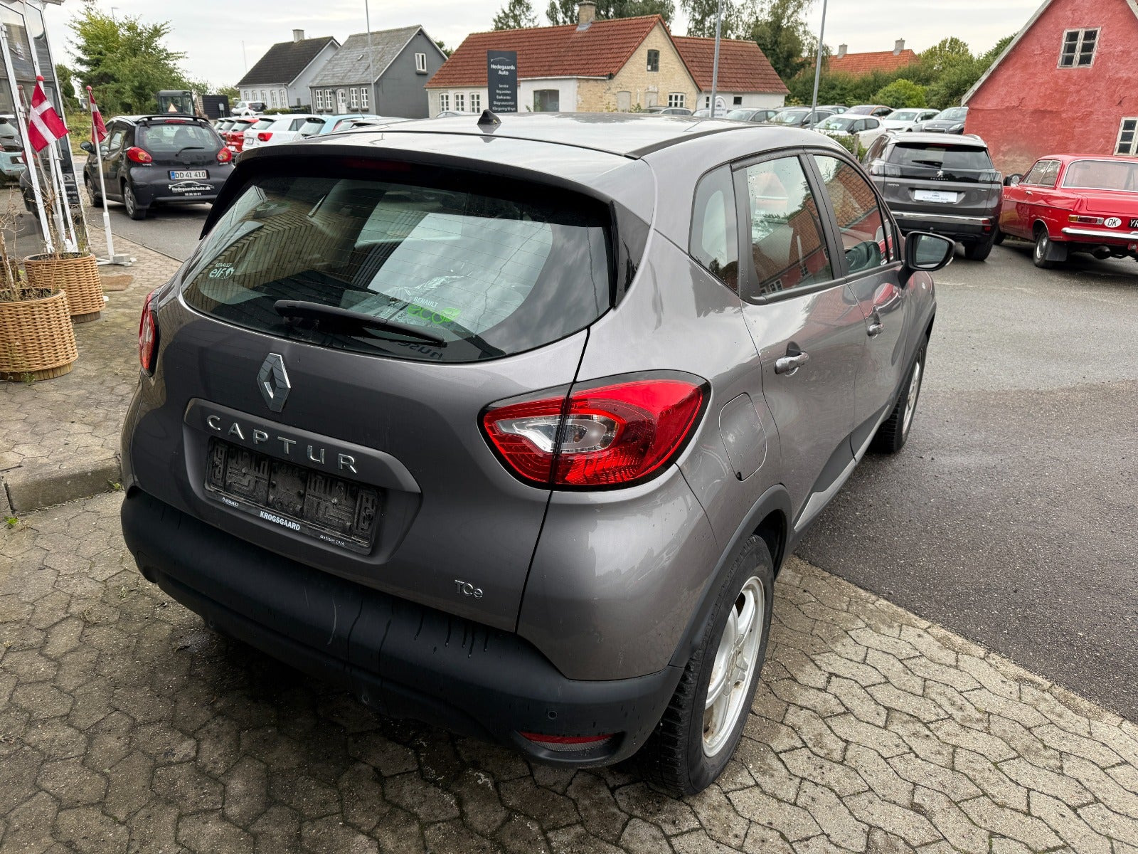 Grå Renault Captur fra 2016