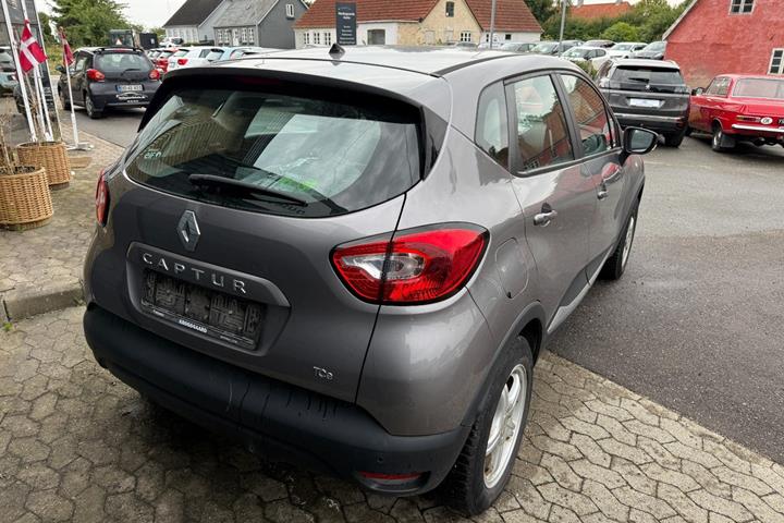 Grå Renault Captur fra 2016