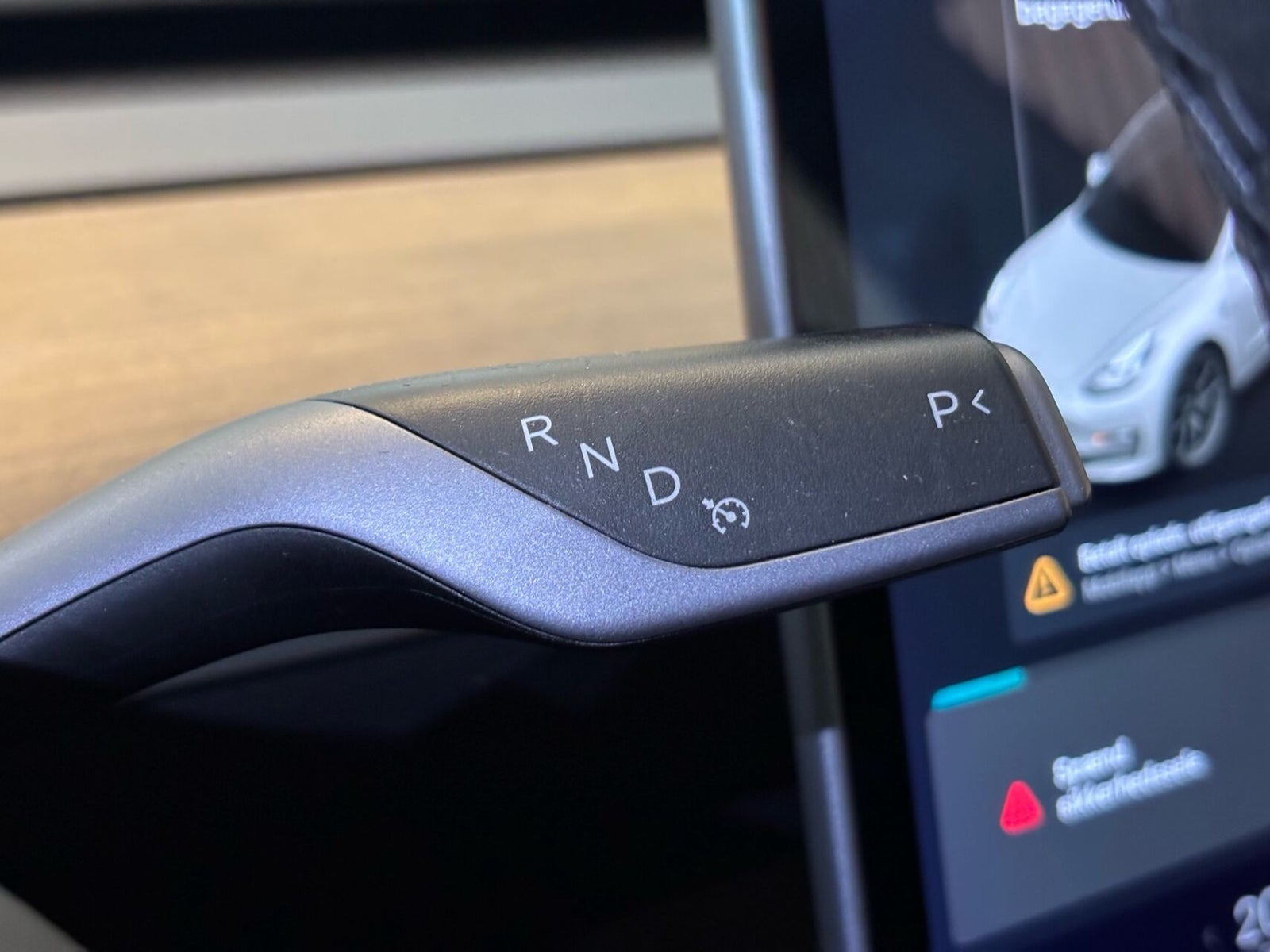 Hvid Tesla Model 3 fra 2021