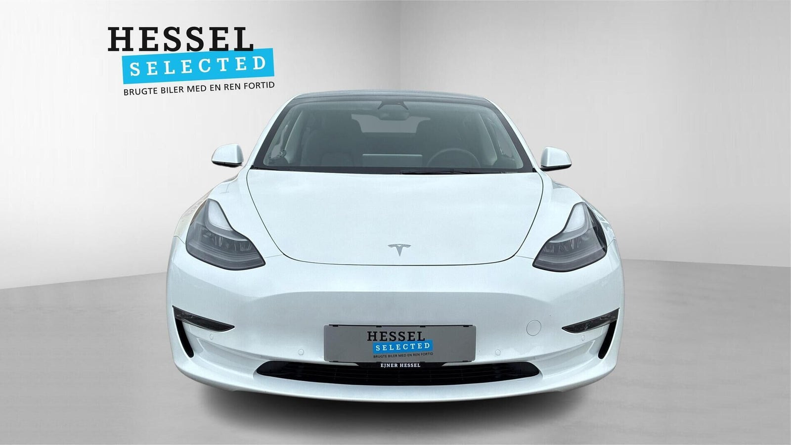 Hvid Tesla Model 3 fra 2021