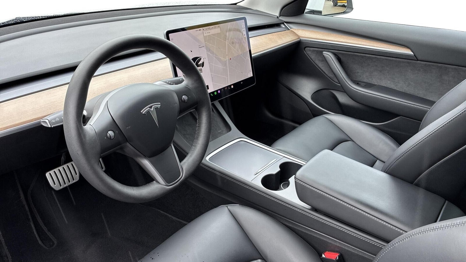 Hvid Tesla Model 3 fra 2021