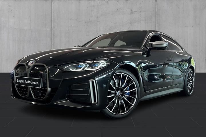 Sort BMW i4 fra 2022 set udefra