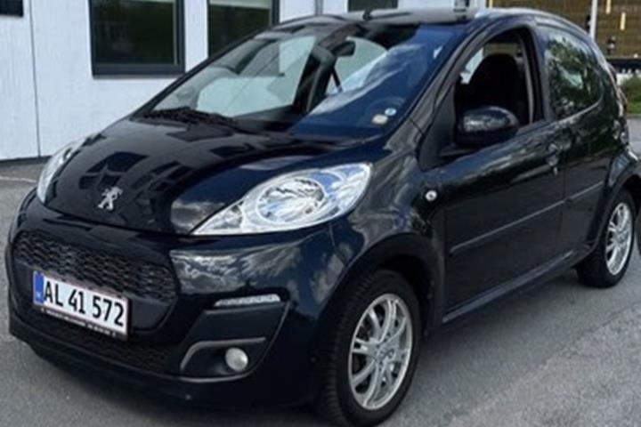 Sort Peugeot 107 fra 2014